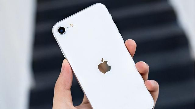 iPhone SE3对比13 mini，差距令人意外！